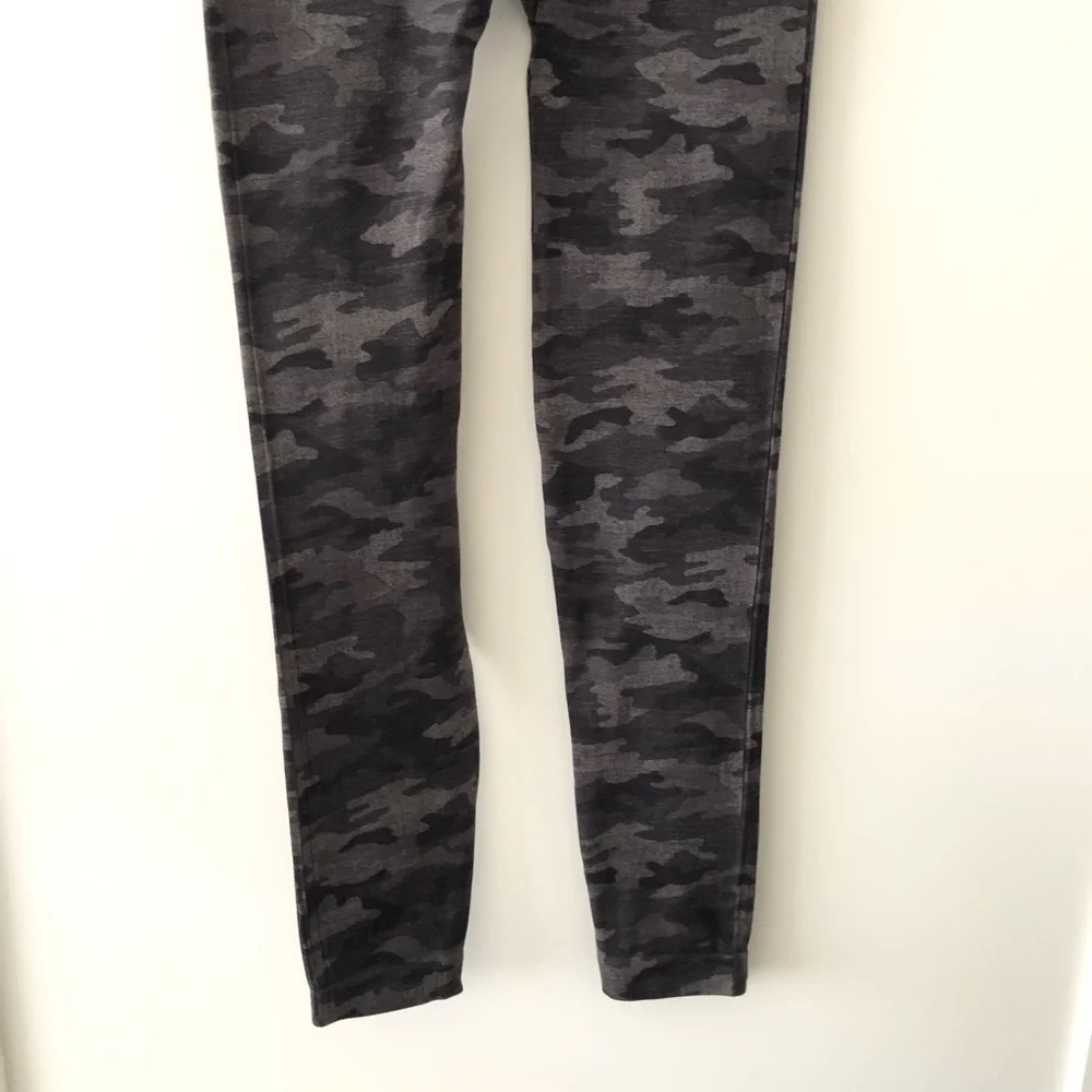 Spanx Black Camo Look At Me Leggings S - Picture 5 of 9